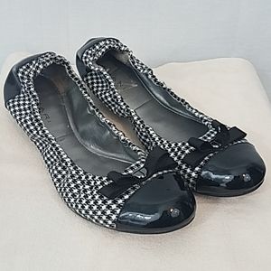 Tahari Gibson Cap Ballet Flats Black and White Houndstooth Size 7